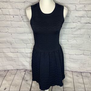 Romeo + Juliet Couture Black sleeveless knit chevron design dress